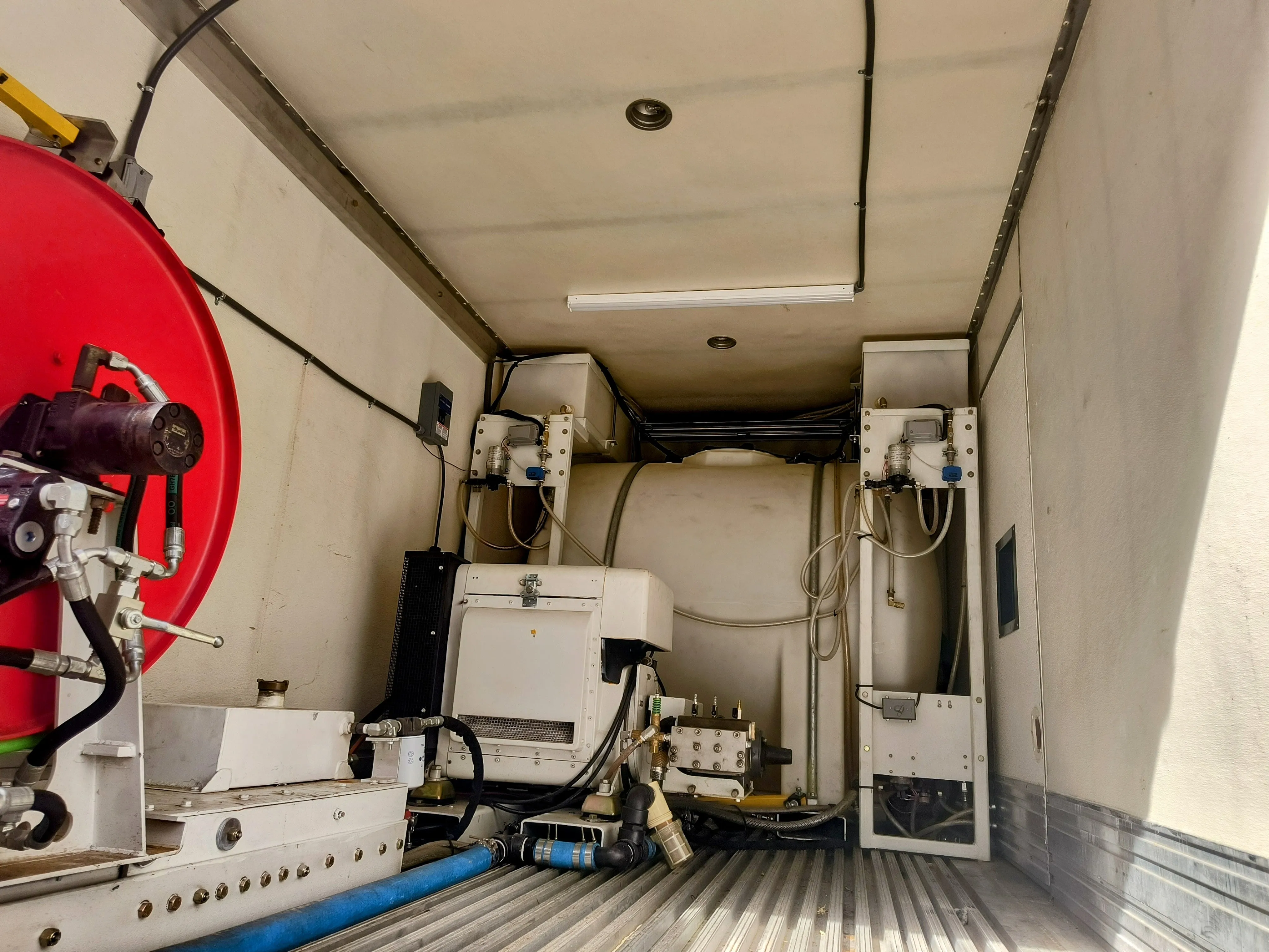 2006 U.S. JETTING TRUCK UNIT WITH OMNEX WIRELESS REMOTE