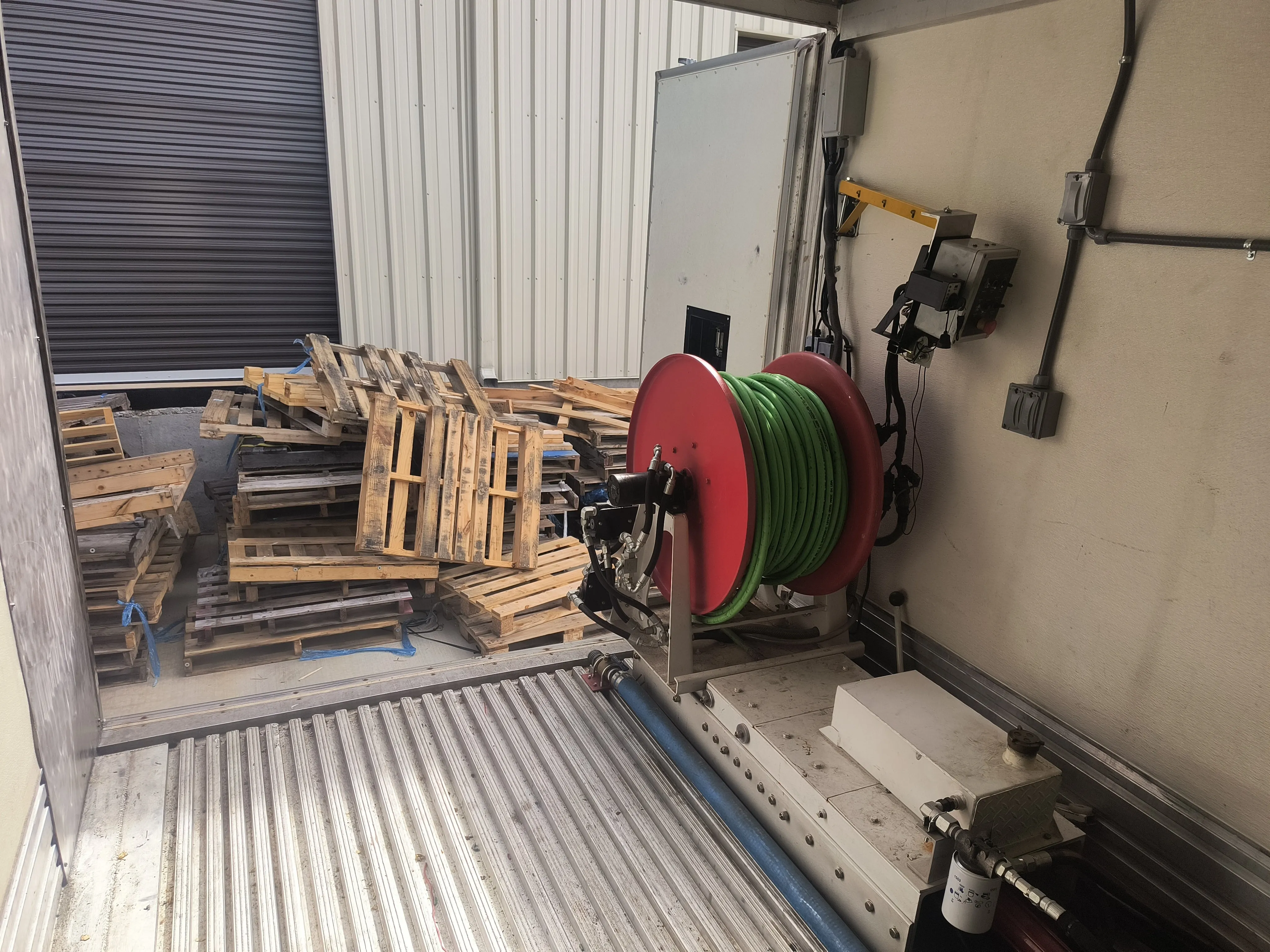 2006 U.S. JETTING TRUCK UNIT WITH OMNEX WIRELESS REMOTE
