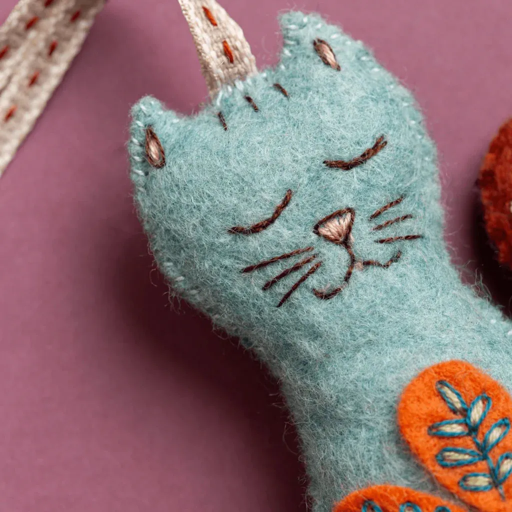 CORINNE LAPIERRE • Felt Embroidered Folk Cat Stitch Kit