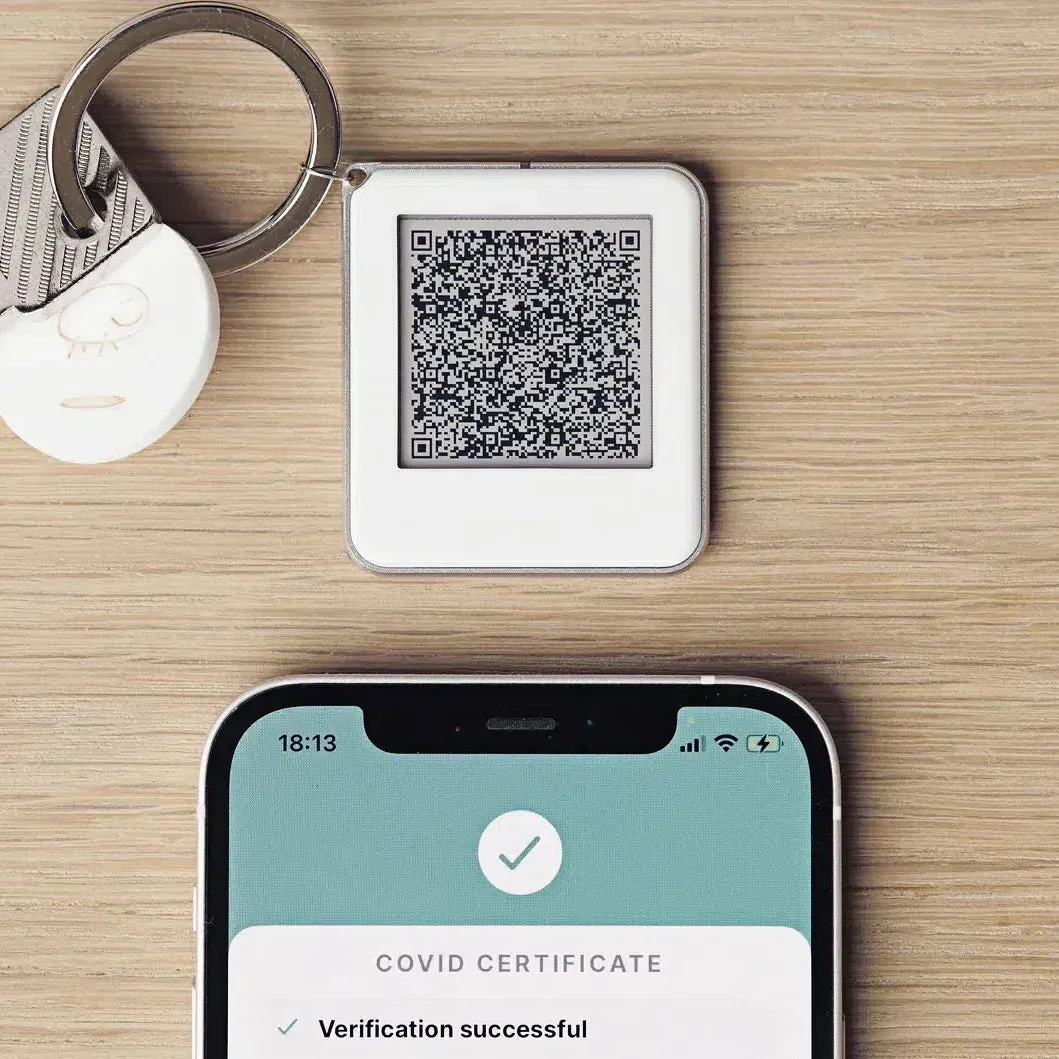 NFC Memory Keychains with E-Ink Photo Shifting Key Chains A Unique 1.54-inch Gift for Christmas