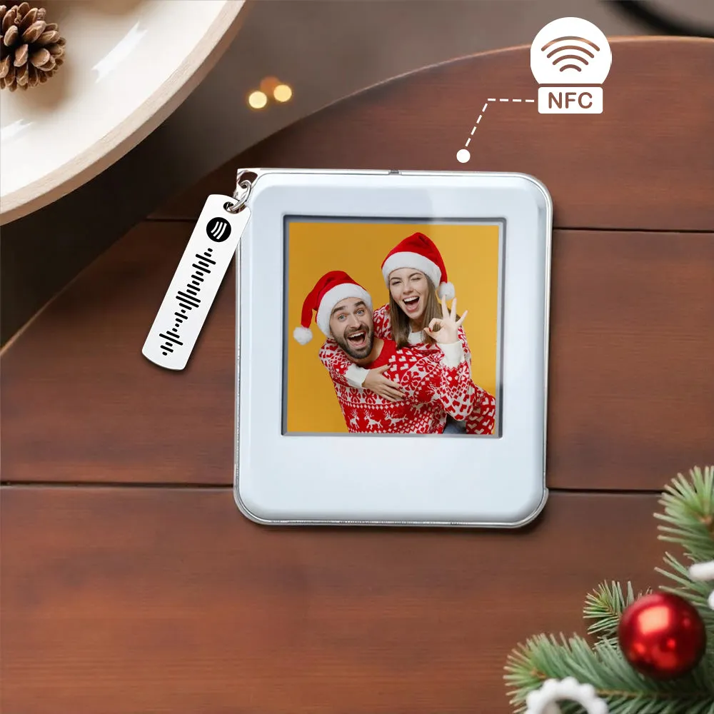 NFC Memory Keychains with E-Ink Photo Shifting Key Chains A Unique 1.54-inch Gift for Christmas