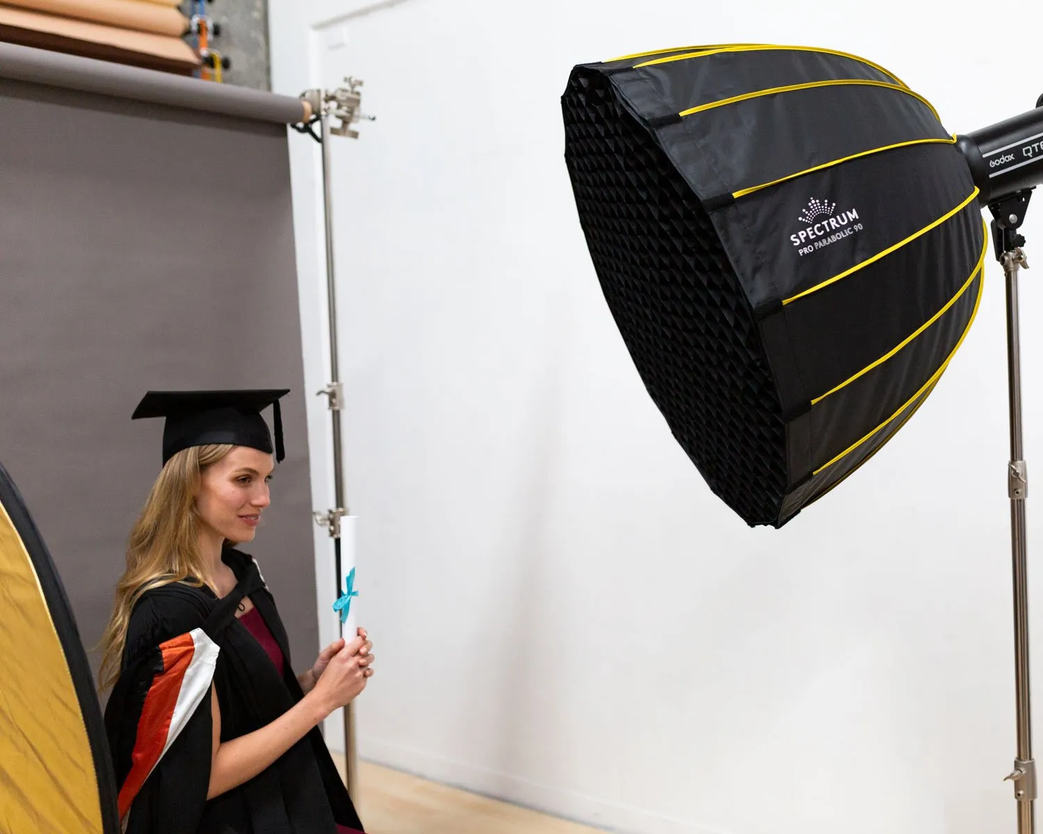 Spectrum Pro Collapsible Deep Parabolic Softbox 90cm/35.4" (Bowens Mount) (DEMO STOCK)